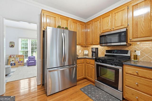 906 Spring Valley, Woodstock, GA 30189