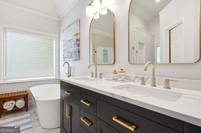 906 Spring Valley, Woodstock, GA 30189
