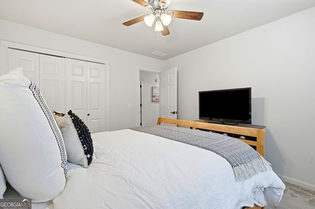 906 Spring Valley, Woodstock, GA 30189