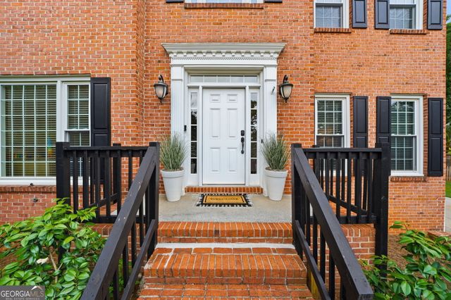 906 Spring Valley, Woodstock, GA 30189