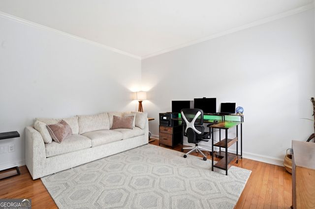 906 Spring Valley, Woodstock, GA 30189
