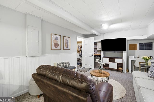 906 Spring Valley, Woodstock, GA 30189