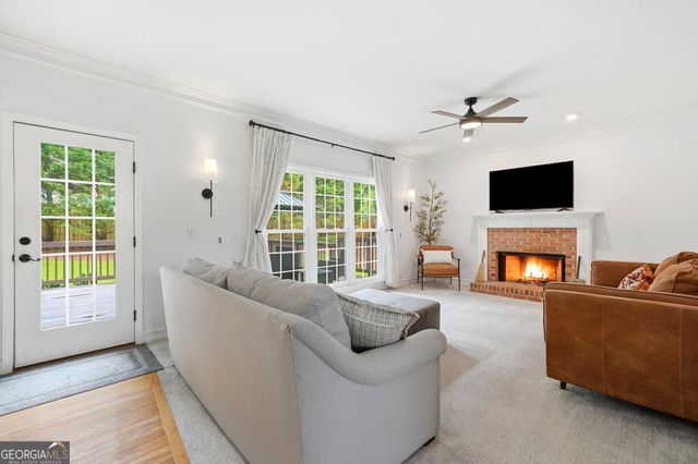 906 Spring Valley, Woodstock, GA 30189