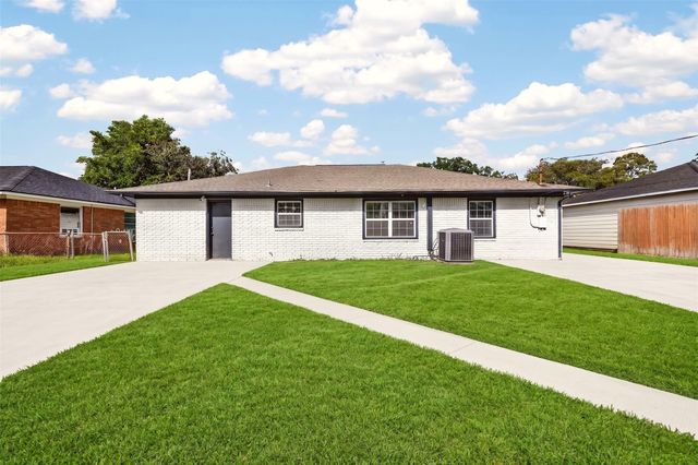1202 Dogwood Drive, Pasadena, TX 77506