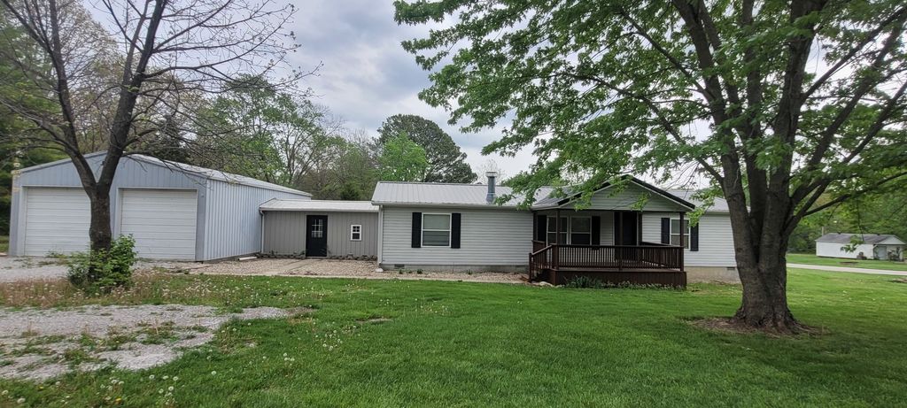 Image 1 of property listing at 11829 E Idlewood Road, Mt Vernon, IL 62864