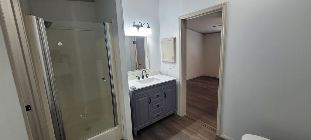 Image 11 of property listing at 11829 E Idlewood Road, Mt Vernon, IL 62864