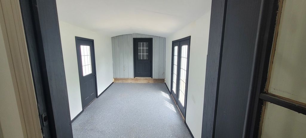 Image 16 of property listing at 11829 E Idlewood Road, Mt Vernon, IL 62864