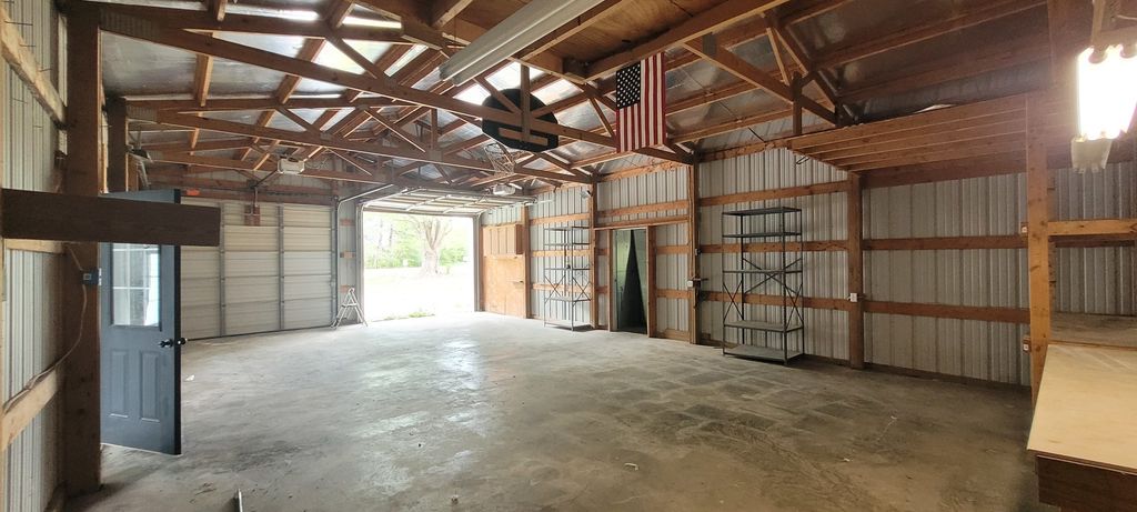 Image 18 of property listing at 11829 E Idlewood Road, Mt Vernon, IL 62864