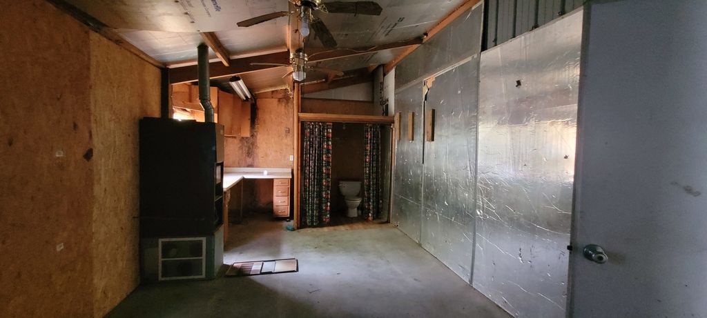 Image 19 of property listing at 11829 E Idlewood Road, Mt Vernon, IL 62864