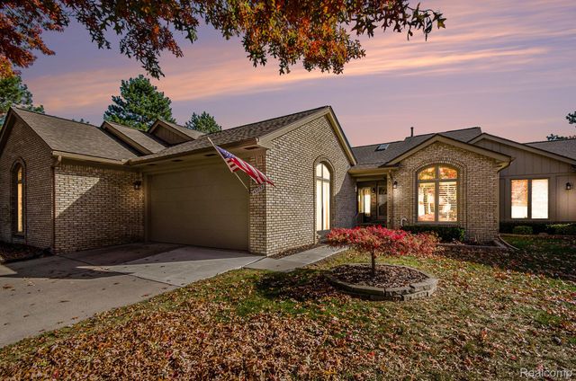 43053 W Kirkwood Drive 30, Clinton Charter Township, MI 48038