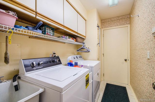 43053 W Kirkwood Drive 30, Clinton Charter Township, MI 48038