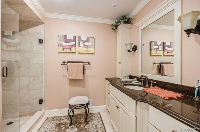 43053 W Kirkwood Drive 30, Clinton Charter Township, MI 48038