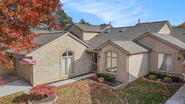 43053 W Kirkwood Drive 30, Clinton Charter Township, MI 48038