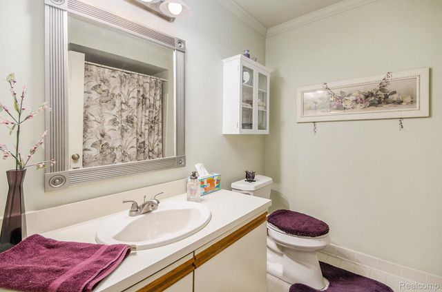 43053 W Kirkwood Drive 30, Clinton Charter Township, MI 48038