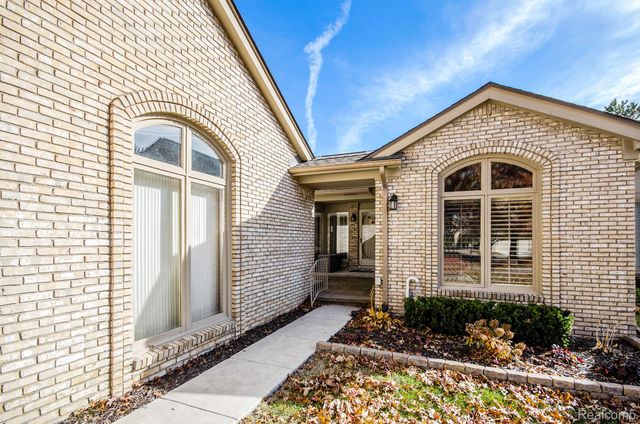 43053 W Kirkwood Drive 30, Clinton Charter Township, MI 48038