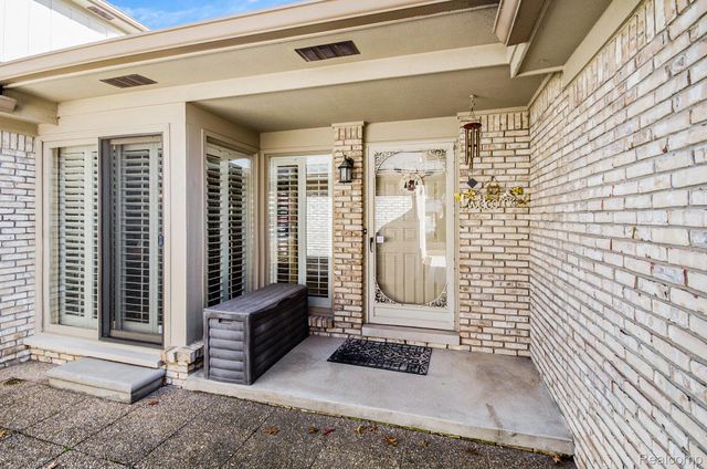 43053 W Kirkwood Drive 30, Clinton Charter Township, MI 48038