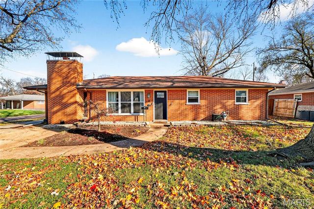 6 Lancelot Drive, Belleville, IL 62226