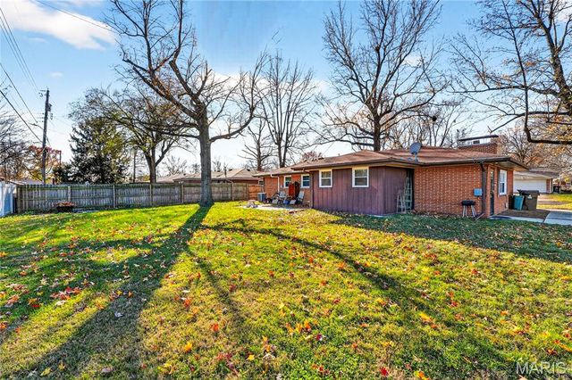 6 Lancelot Drive, Belleville, IL 62226