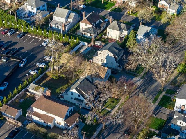 24 Dennis Street, Manhasset, NY 11030