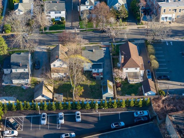 24 Dennis Street, Manhasset, NY 11030