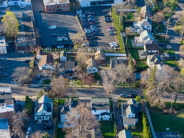 24 Dennis Street, Manhasset, NY 11030