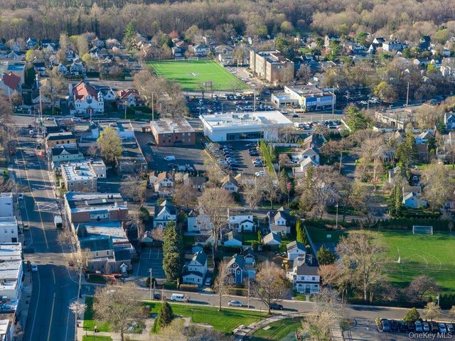 24 Dennis Street, Manhasset, NY 11030
