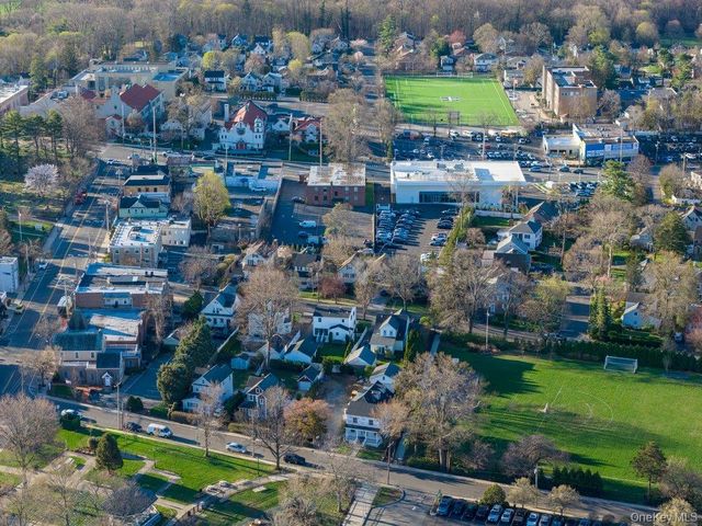 24 Dennis Street, Manhasset, NY 11030