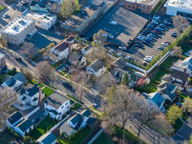 24 Dennis Street, Manhasset, NY 11030