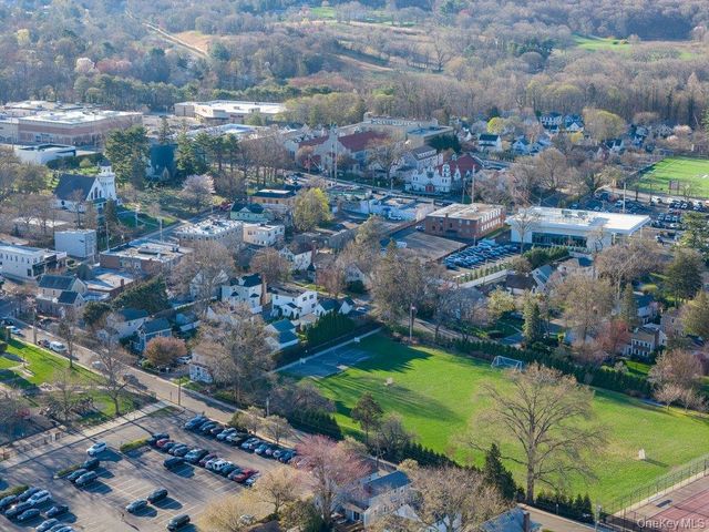 24 Dennis Street, Manhasset, NY 11030