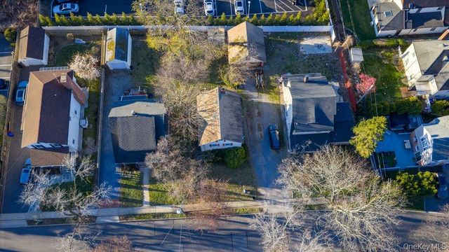 24 Dennis Street, Manhasset, NY 11030