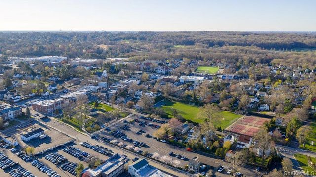 24 Dennis Street, Manhasset, NY 11030