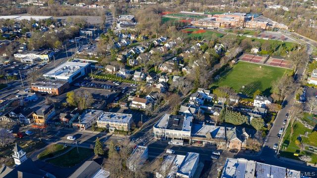 24 Dennis Street, Manhasset, NY 11030