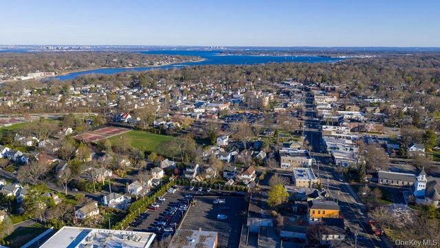 24 Dennis Street, Manhasset, NY 11030