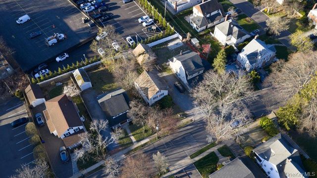 24 Dennis Street, Manhasset, NY 11030