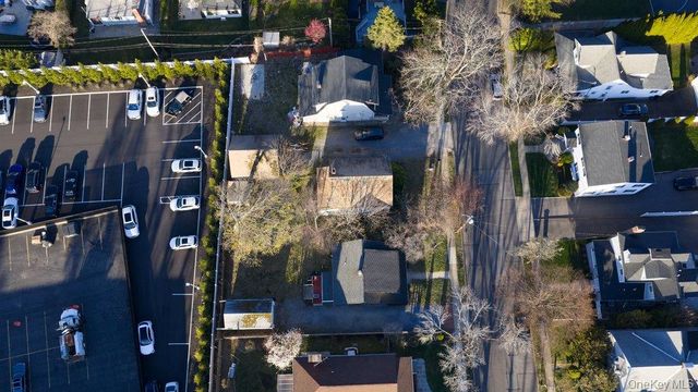 24 Dennis Street, Manhasset, NY 11030
