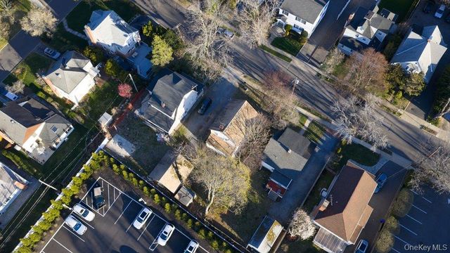 24 Dennis Street, Manhasset, NY 11030