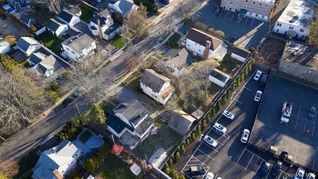 24 Dennis Street, Manhasset, NY 11030