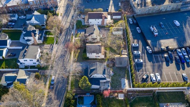 24 Dennis Street, Manhasset, NY 11030