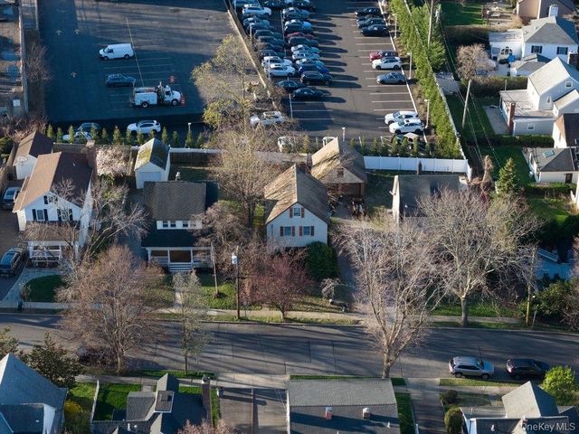 24 Dennis Street, Manhasset, NY 11030