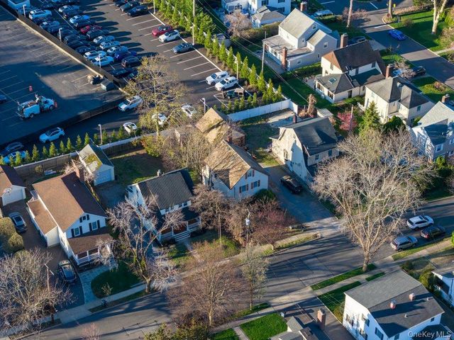 24 Dennis Street, Manhasset, NY 11030