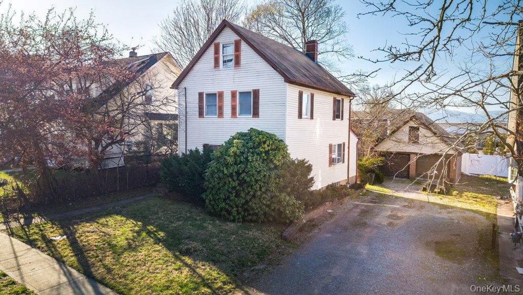 24 Dennis Street, Manhasset, NY 11030
