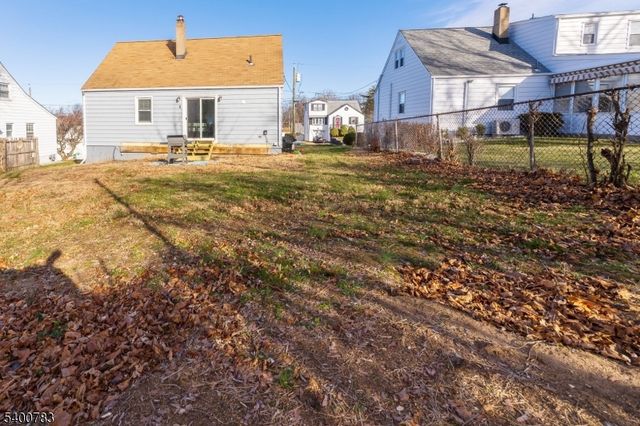 22 Ridgeview Dr, Woodland Park, NJ 07424