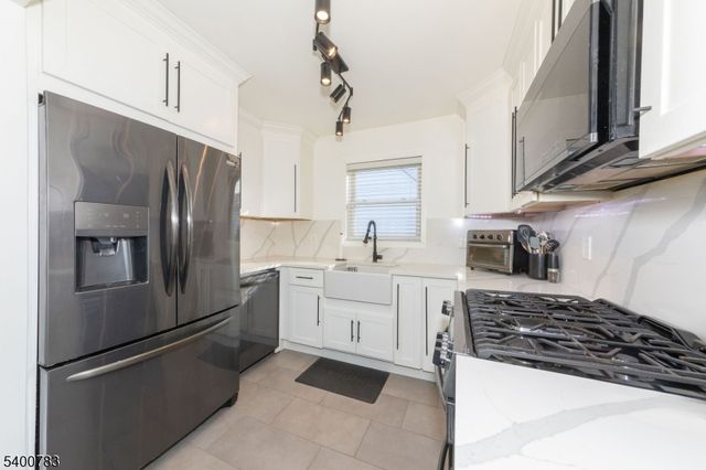 22 Ridgeview Dr, Woodland Park, NJ 07424