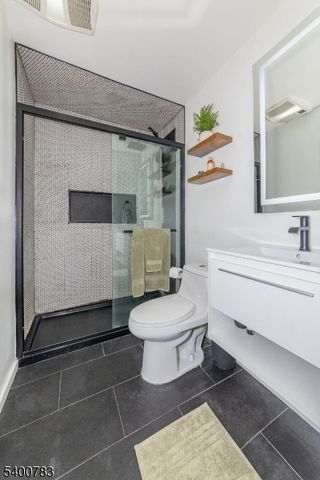 22 Ridgeview Dr, Woodland Park, NJ 07424