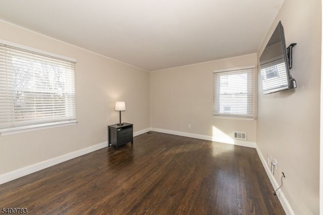 22 Ridgeview Dr, Woodland Park, NJ 07424