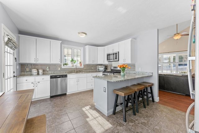 3 Parkview Ln, Brockton, MA 02302