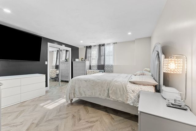 3 Parkview Ln, Brockton, MA 02302