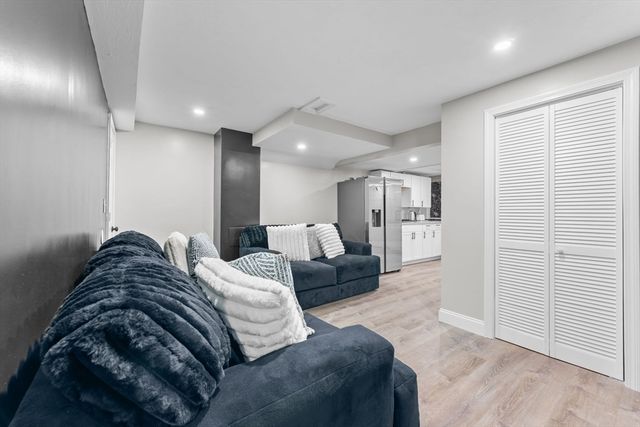 3 Parkview Ln, Brockton, MA 02302