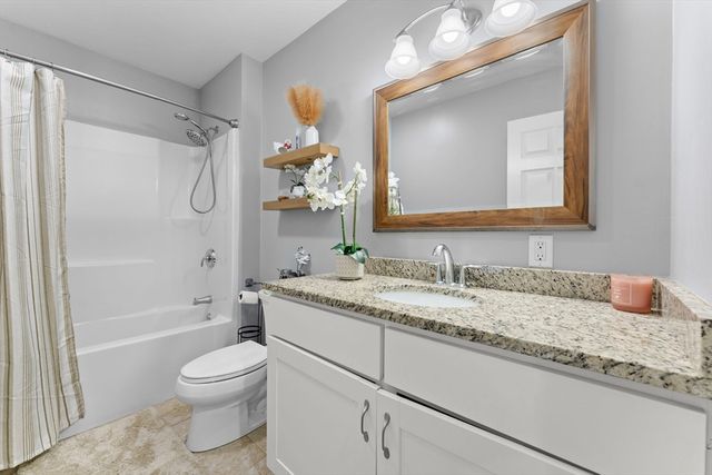 3 Parkview Ln, Brockton, MA 02302