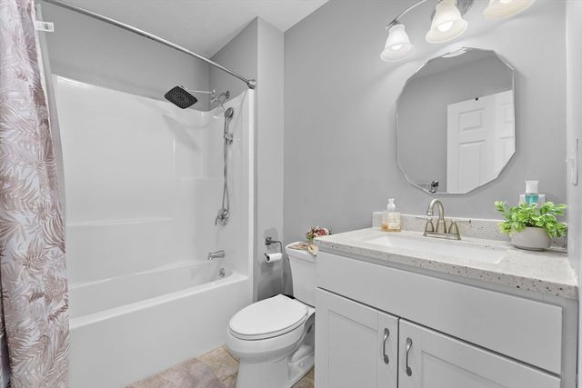 3 Parkview Ln, Brockton, MA 02302